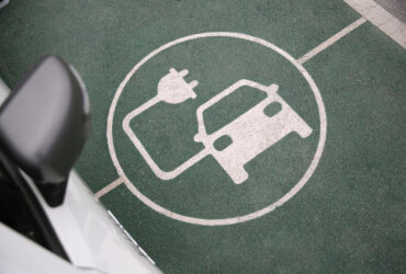 Ahogy egyre több ország áll át a tisztább, fenntarthatóbb közlekedési formákra, úgy kerülnek az elektromos autók a figyelem középpontjába