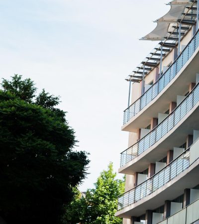 Modern lakópark Budapesten.